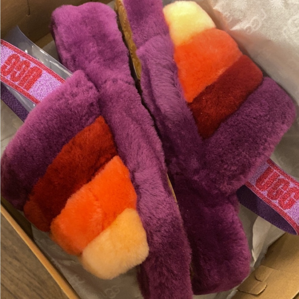 ⛵️NWT UGG SLIDES - Picture 2 of 5